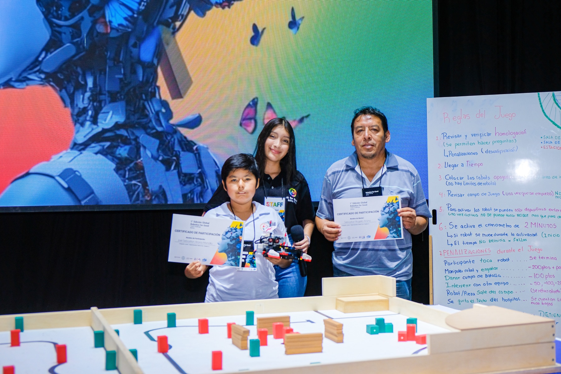 Participantes de Robotics for Good Bolivia con sus certificados y robot